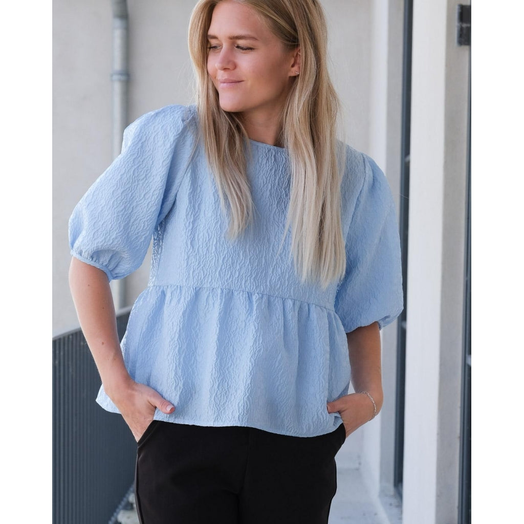 Neo Noir Synthia flower crepe blouse Skjorter og bluser Light blue