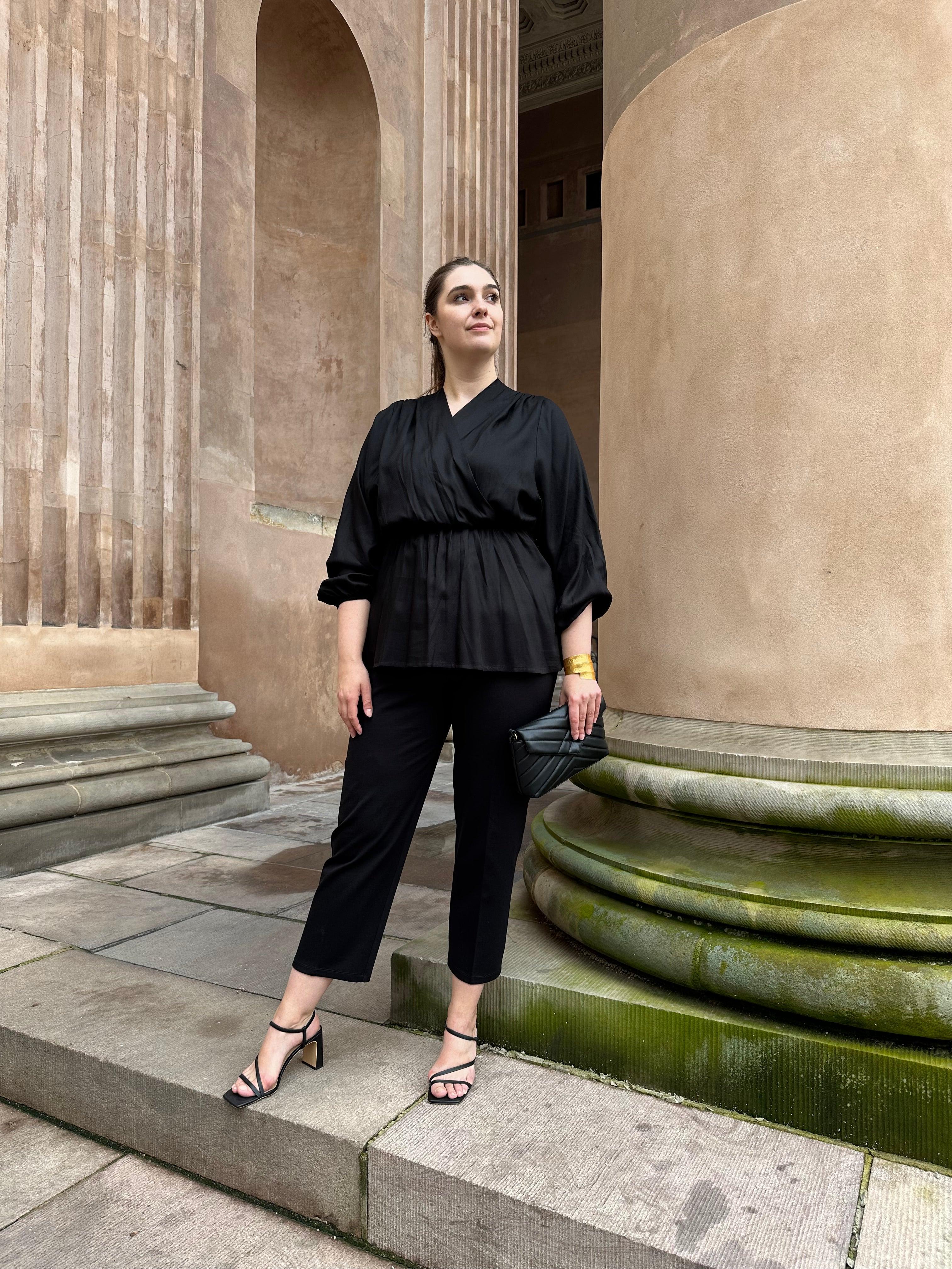 Mara bluse i sort viskose - Damernes Outlet