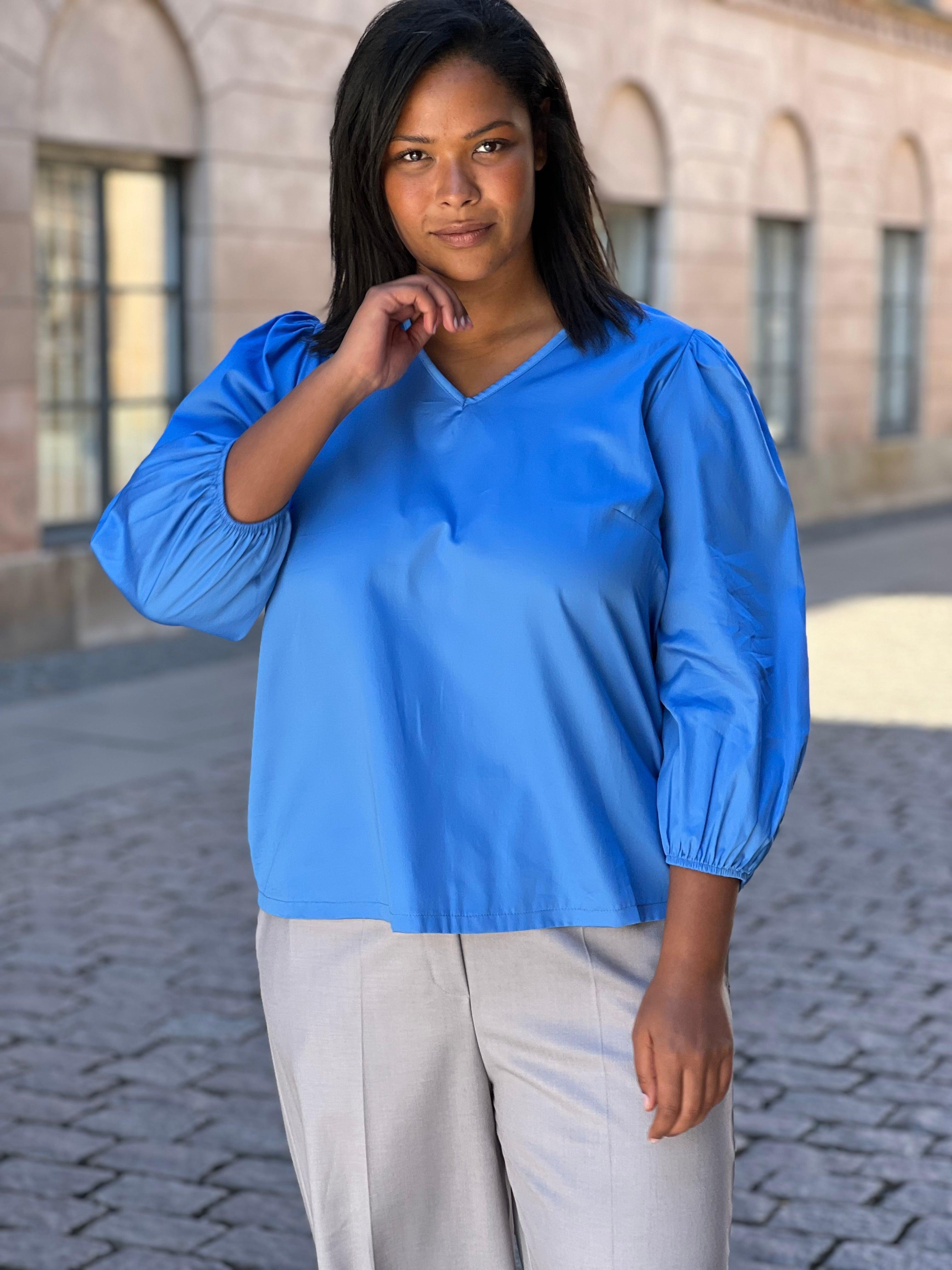 Mona bluse i lavendelblå - Damernes Outlet