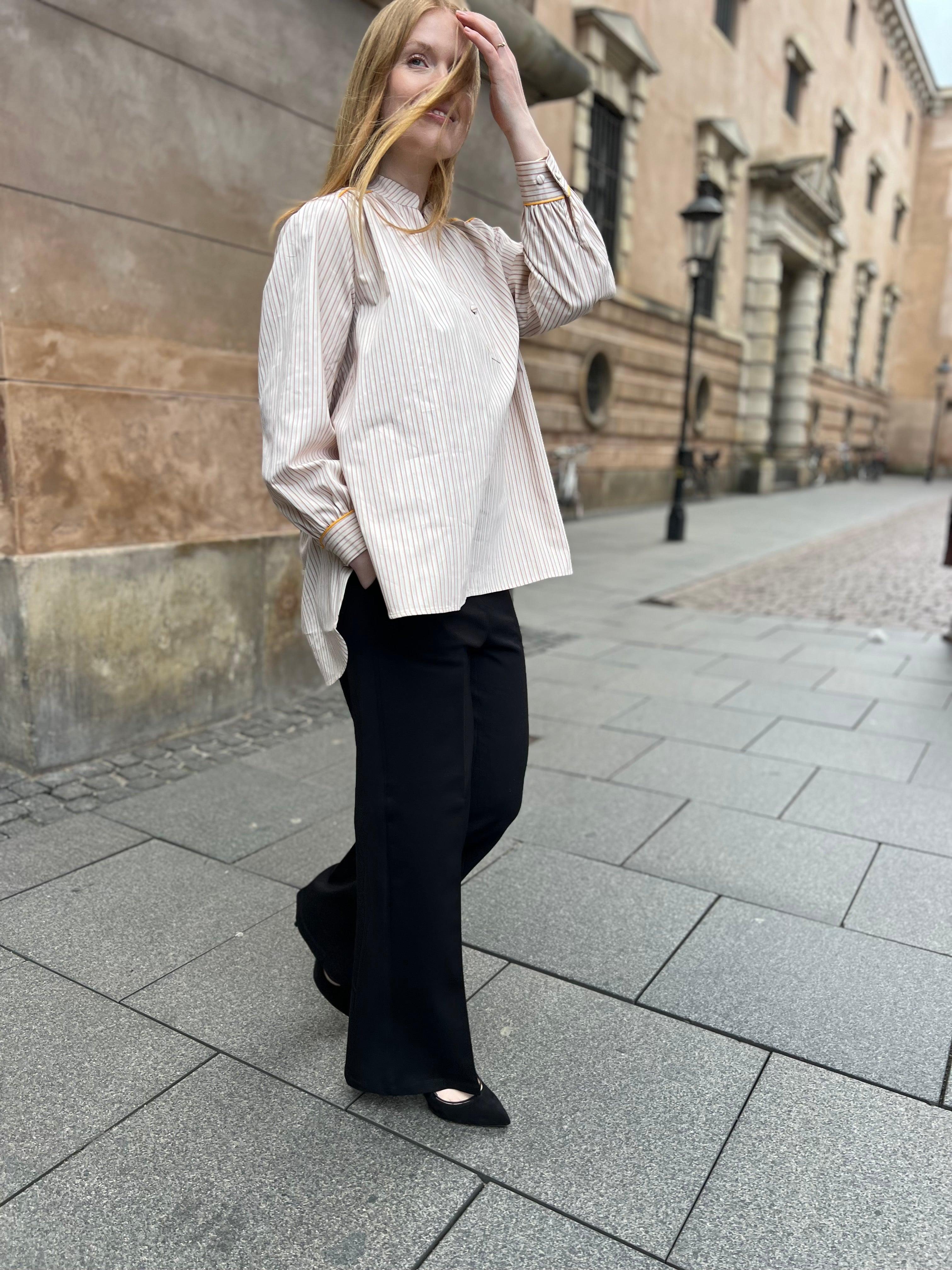 Mila skjorte med striber - Damernes Outlet